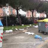 Campus, studenti sommersi da immondizia e rifiuti